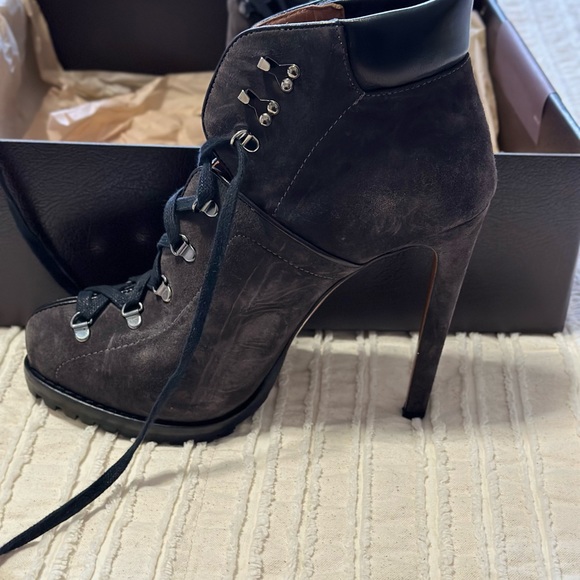 Almost new Azzedine Alaina laced Suede Platfrom Bootie - Picture 4 of 5
